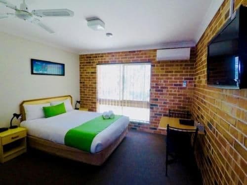 Queen Room - Disability Access