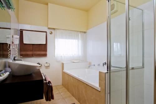 Executive King Room with Spa Bath