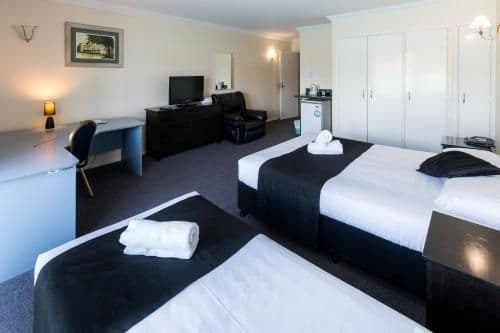 Queen Room with One Single Bed - Non-Smoking