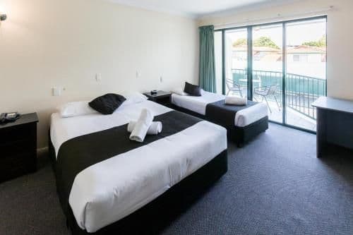 Queen Room with One Single Bed - Non-Smoking
