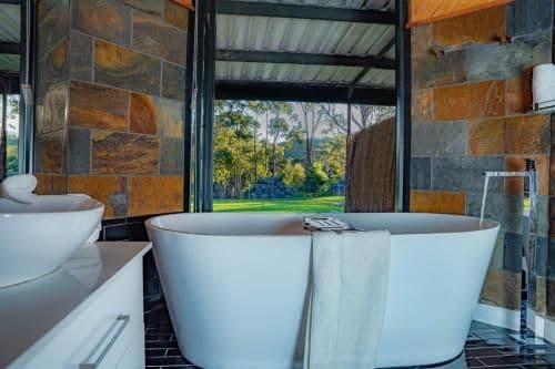 Deluxe Queen Suite with Bath