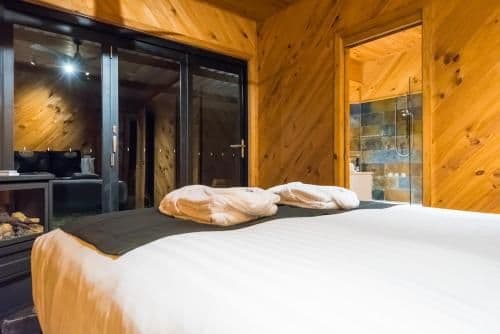 Deluxe Queen Suite with Bath