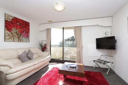 Atrium Hotel Mandurah1