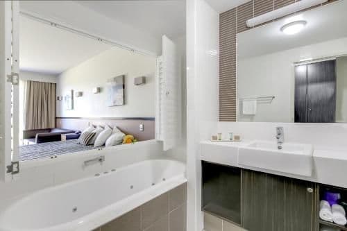 Gold Spa Suite