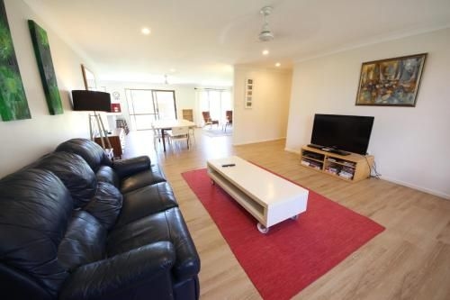 Barefoot Bungalow at Hat Head0