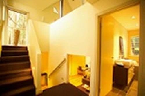 Treetops Cottage 1