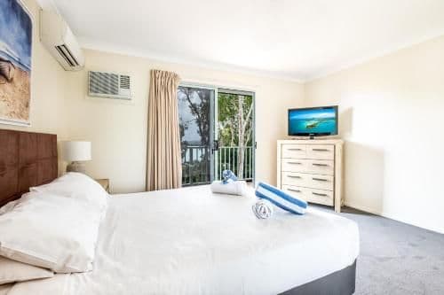 Two-Bedroom Apartment - Sunset Waters 05
