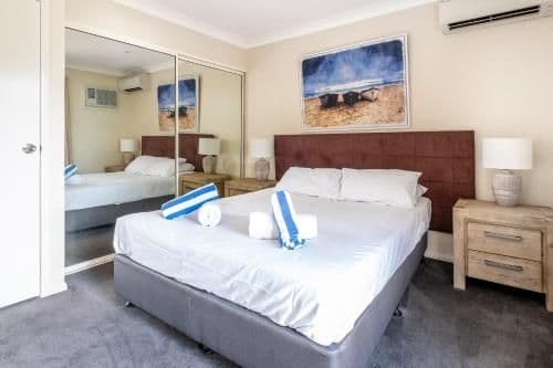 Two-Bedroom Apartment - Sunset Waters 05