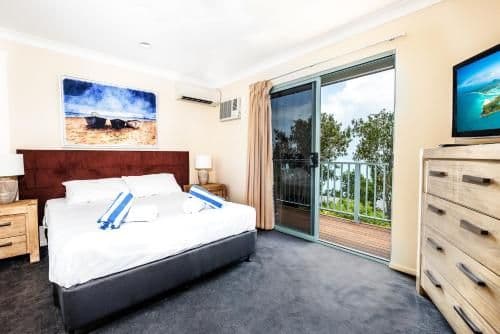 Two-Bedroom Apartment - Sunset Waters 05