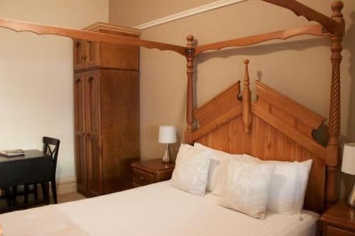 Premium Queen Room with Shared Bathroom