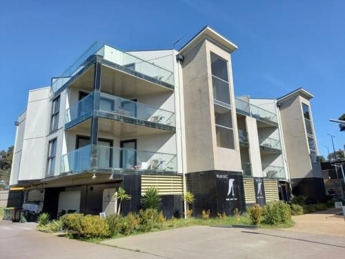Apartments in Phillip Island Towers - Block C0