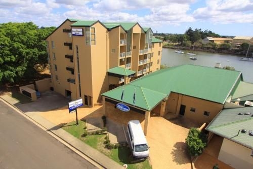 Burnett Riverside Hotel0