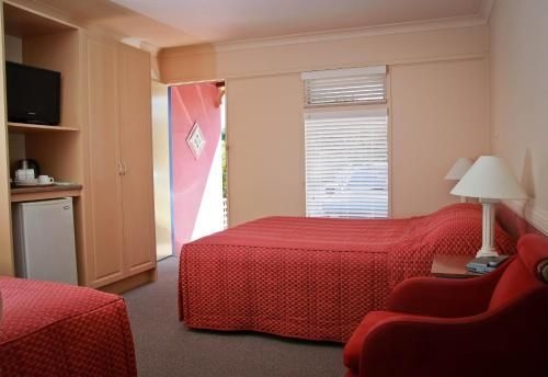 Milton Village Motel1