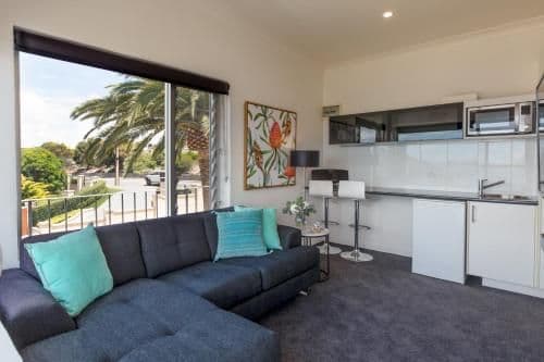 Studio Suite with Ocean View and Kitchenette (36 square metres)