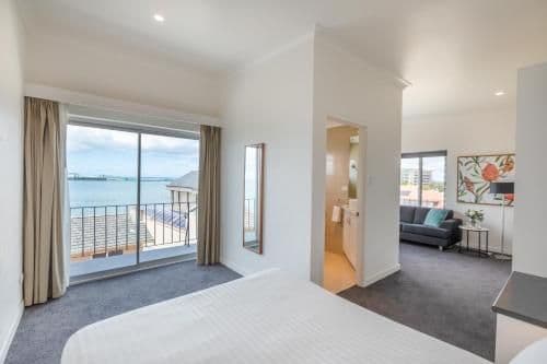 Studio Suite with Ocean View and Kitchenette (36 square metres)