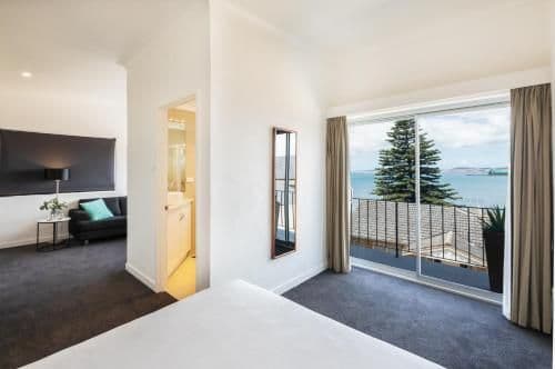 Studio Suite with Ocean View and Kitchenette (36 square metres)
