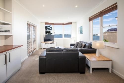 Bay 10 - Suites and Apartments1