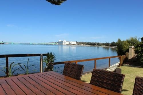 Bay 10 - Suites and Apartments4