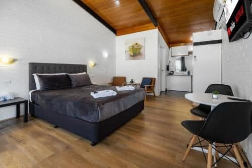 Deluxe Queen Room