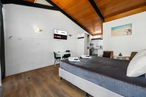 Deluxe Queen Room