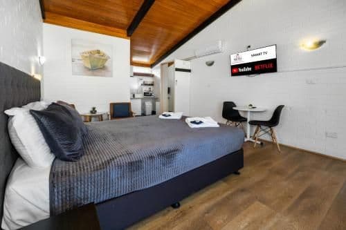 Deluxe Queen Room