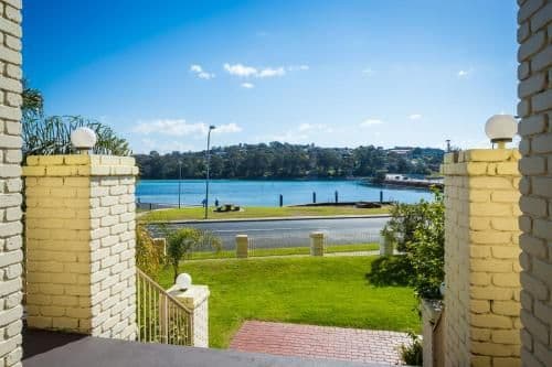 Three-Bedroom Apartment with Lake View