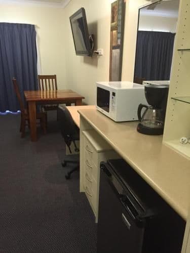 Business Queen Room