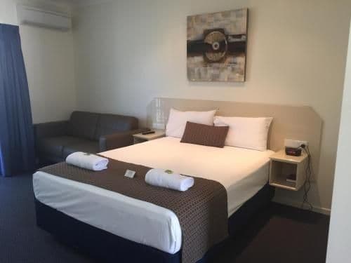 Business Queen Room