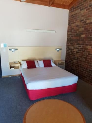 Deluxe Queen Room with Spa Bath