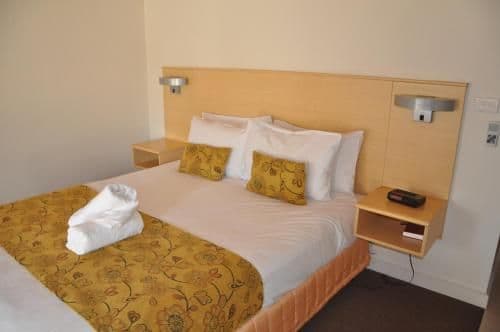 Deluxe Queen Room with Spa Bath