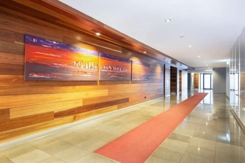 Stylish 2-bed 2 bath with free parking3