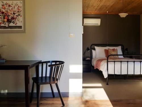One-Bedroom Cottage with Spa Bath