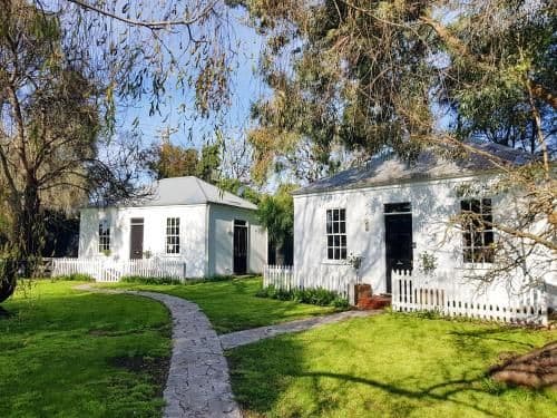 One-Bedroom Cottage with Spa Bath
