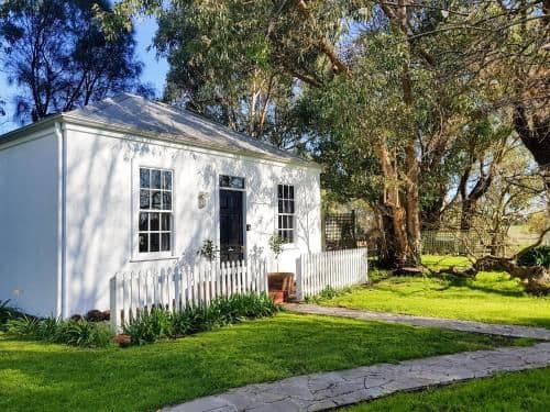 One-Bedroom Cottage with Spa Bath