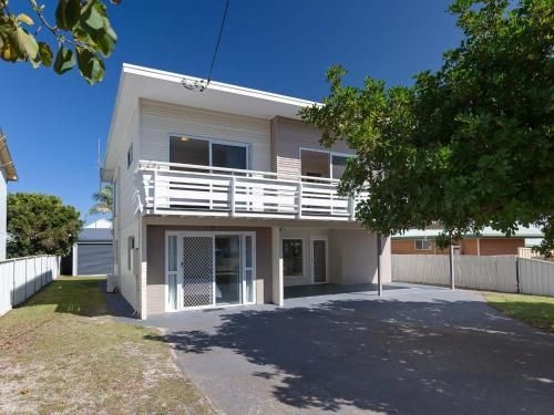 'SeaHaven', 2 Richardson Ave - Large home with Aircon, Smart TV, WIFI, Netflix & Boat Parking (SeaHaven 2 Richardson Ave - Large home with Aircon)0