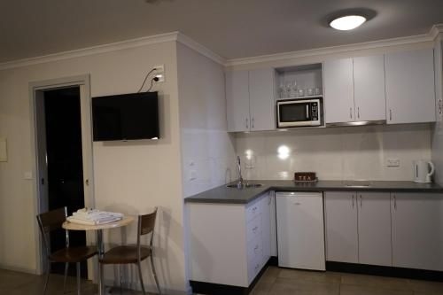 Carlton Lygon Lodge Studio Apartments2