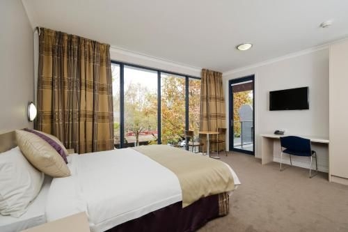 Carlton Lygon Lodge Studio Apartments1