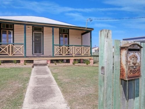 Yamba Pilot Cottage 2 - pets welcome - close to beach (Yamba Pilot Cottage 2 - Pets Welcome - Close To Beach)1