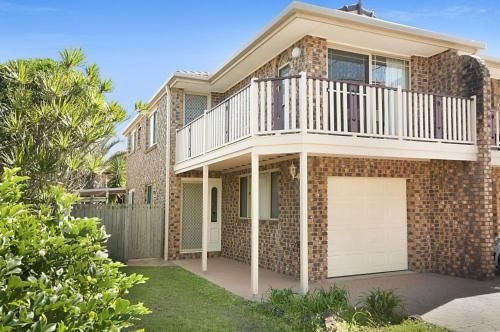 Castions - Lennox Head0
