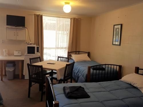 Murray Gardens Cottages & Motel1