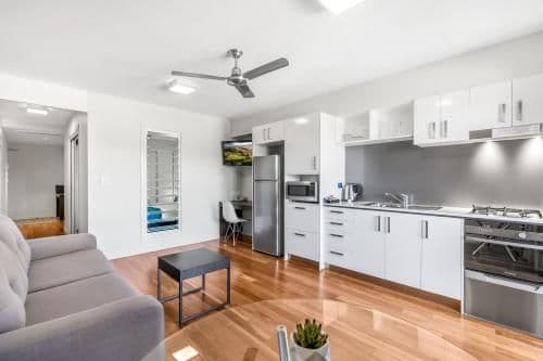 One-Bedroom Apartment - Queen