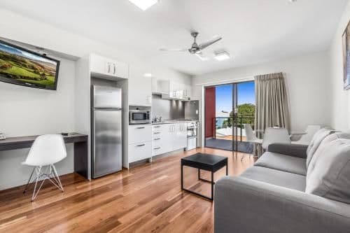 One-Bedroom Apartment - Queen