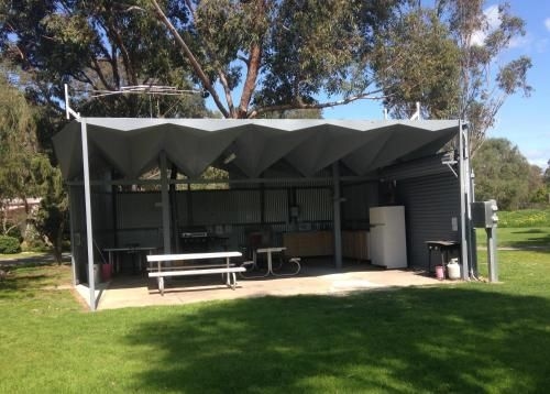Pinjarra Caravan Park and Cabins3