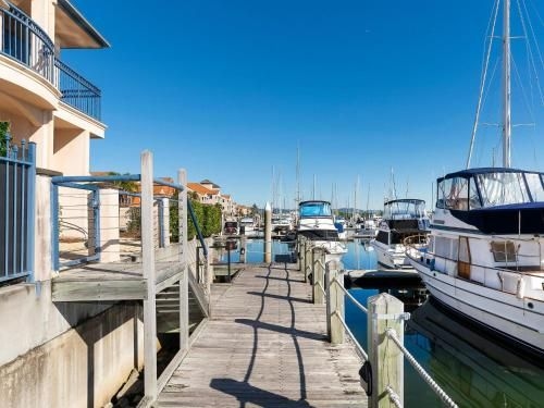 Stunning 3 Bedroom Villa at Hope Harbour Marina2