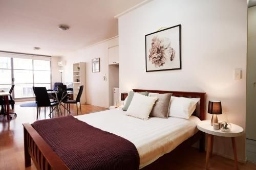 Spacious and Bright Studio in the Middle of Town2