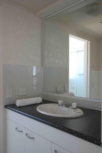 The Shore Apartments - Beachfront3