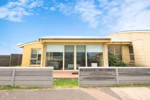Bayview no 1 - Next to the Beach!