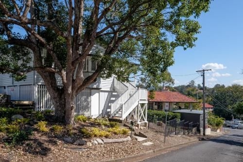 Central Cottage0
