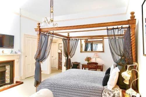 Newton King Room