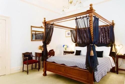 Newton King Room
